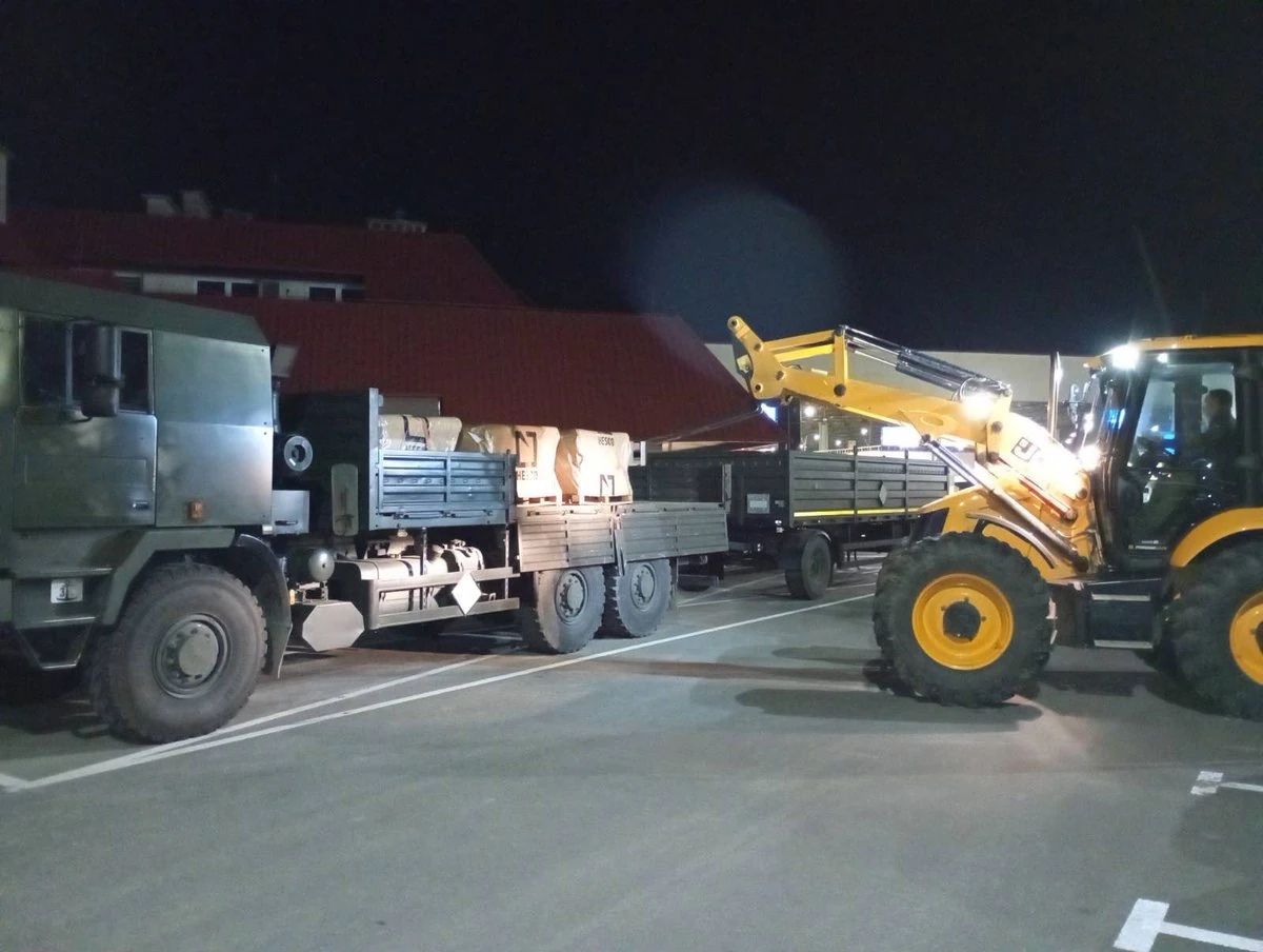 Польські військові облаштовують спостережно-охоронні пости та захисні конструкції поблизу кордону з Україною