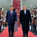 Президент США Дональд Трамп і лідер Китаю Сі Цзіньпін на злітній смузі Joint Base Andrews 23 вересня 2026 року