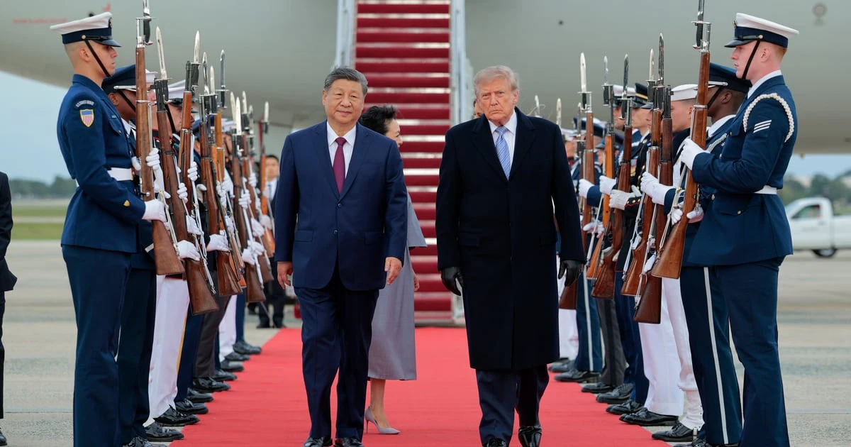 Президент США Дональд Трамп і лідер Китаю Сі Цзіньпін на злітній смузі Joint Base Andrews 23 вересня 2026 року