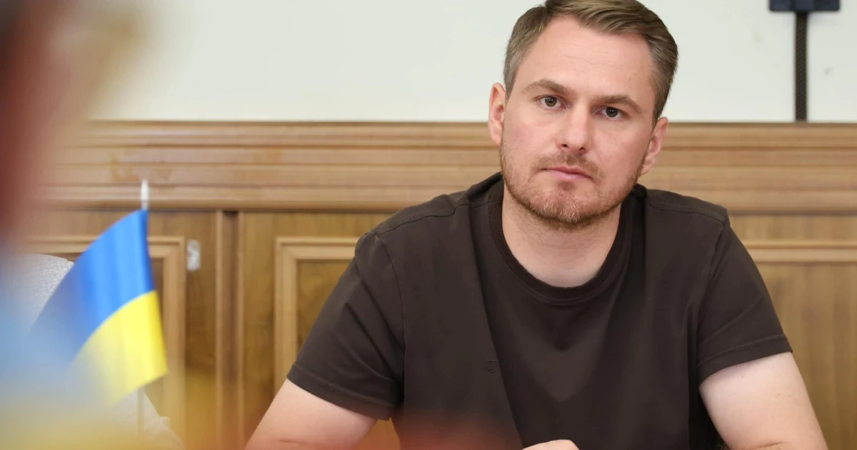 Президент Володимир Зеленський підписує указ про виведення Руслана Кравченка зі складу Ради національної безпеки і оборони