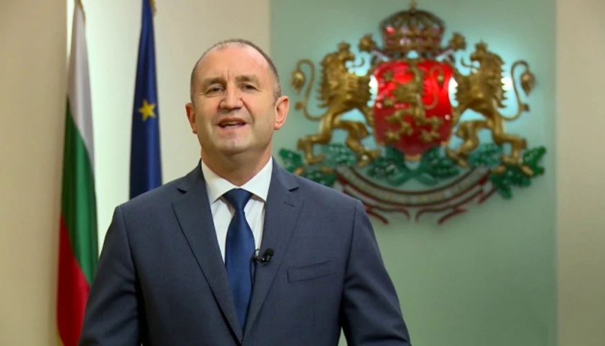 Прапор Болгарії та прапор ЄС