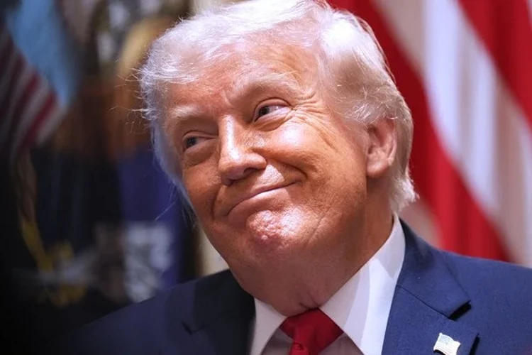 Дональд Трамп під час спілкування з журналістами (фото Associated Press)